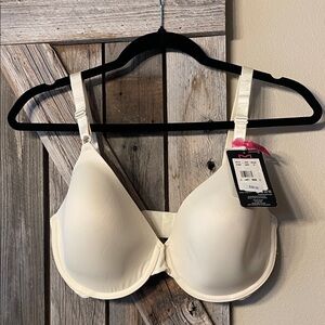 Maidenform Cream Underwire Bra